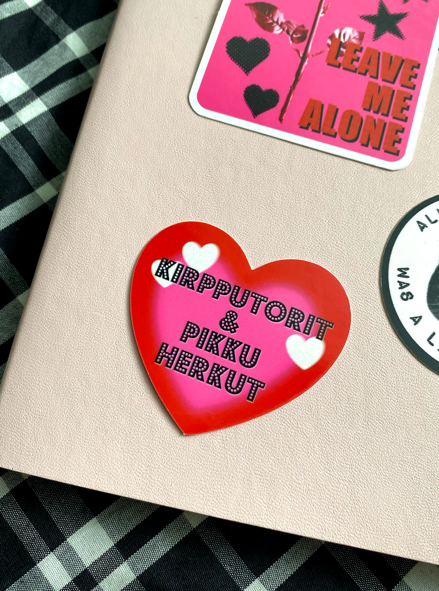 Kirpputorit + pikku herkut ♡ • tarra
