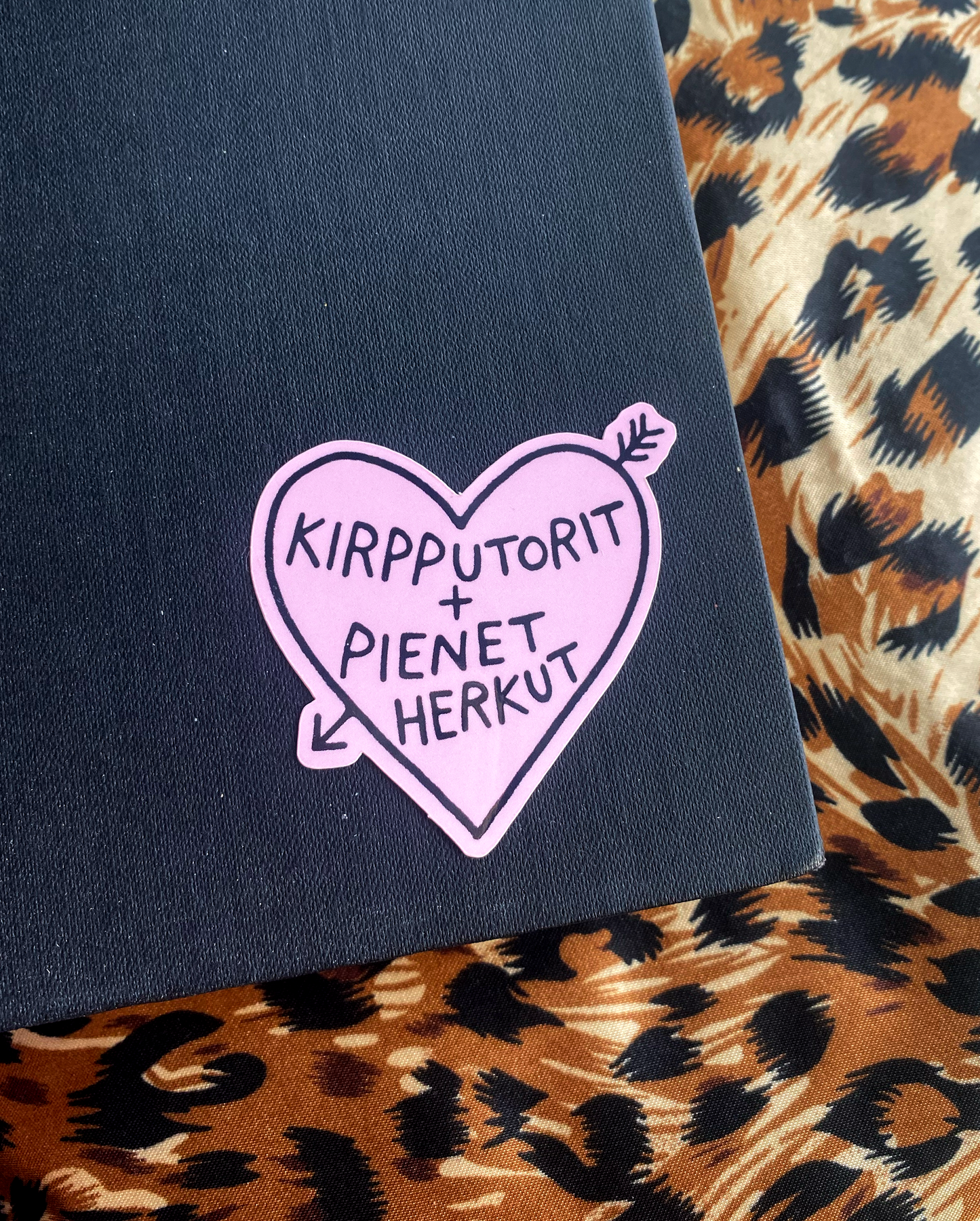 ♡ Kirpputorit + pienet herkut ♡ • tarra