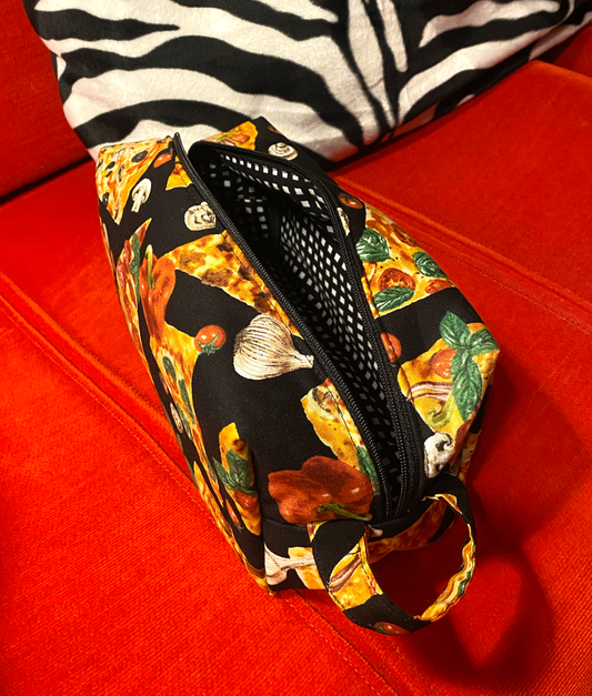 Pizza • meikkipussi