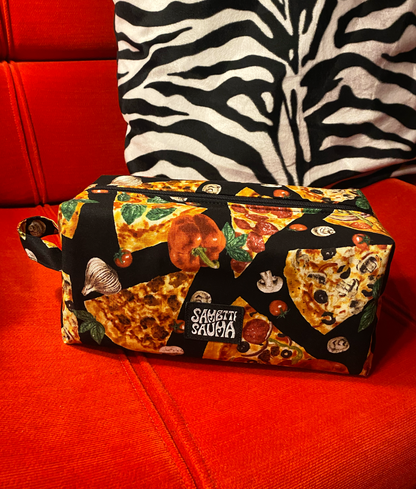 Pizza • meikkipussi